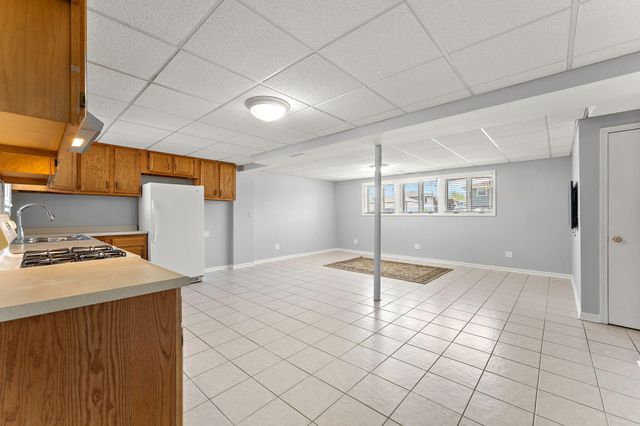 6880 W 84th Place, Crown Point, IN 46307