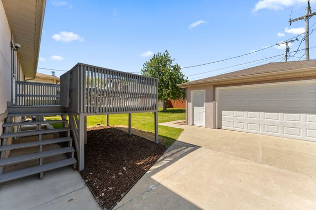 6880 W 84th Place, Crown Point, IN 46307