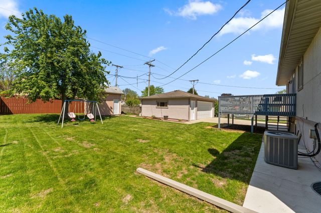 6880 W 84th Place, Crown Point, IN 46307