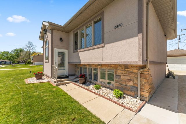 6880 W 84th Place, Crown Point, IN 46307