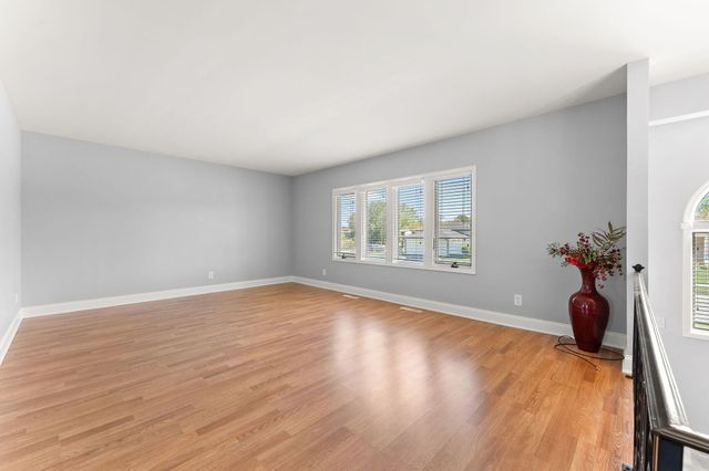 6880 W 84th Place, Crown Point, IN 46307