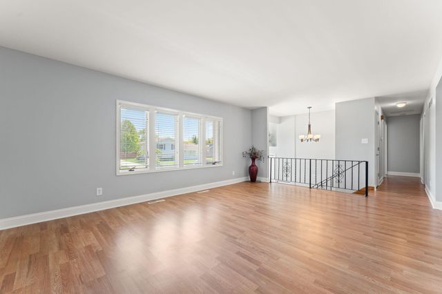 6880 W 84th Place, Crown Point, IN 46307
