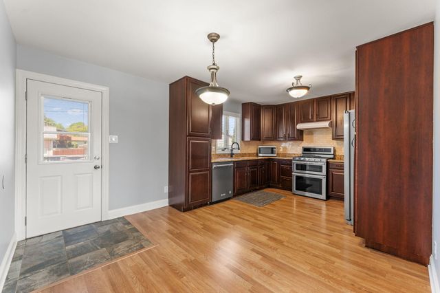6880 W 84th Place, Crown Point, IN 46307