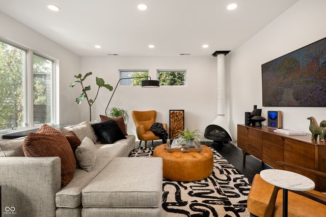 1137 E 10th Street, Indianapolis, IN 46202