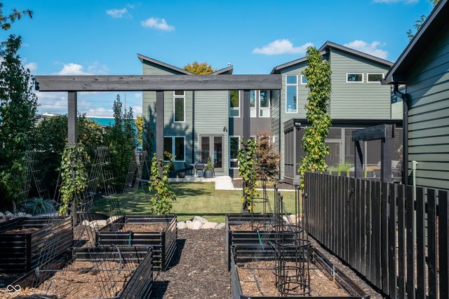 1137 E 10th Street, Indianapolis, IN 46202