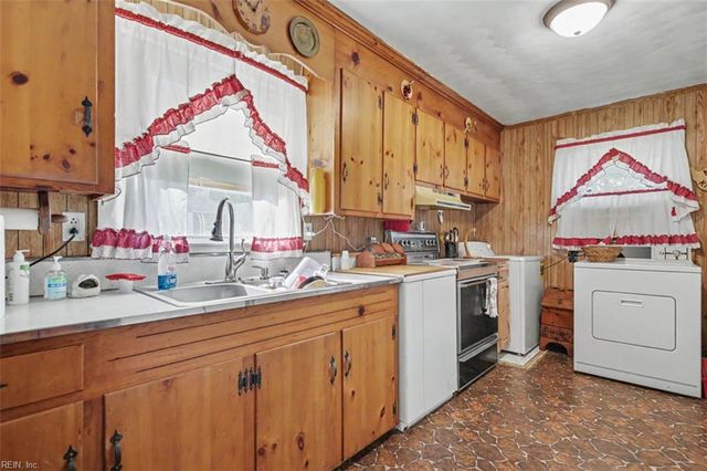 206 Magnolia ST, Suffolk, VA 23434