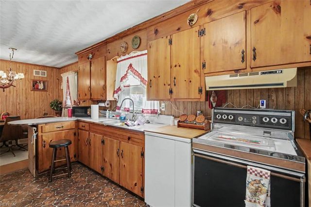 206 Magnolia ST, Suffolk, VA 23434