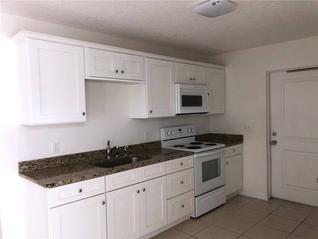 955 18th Place A, Vero Beach, FL 32960