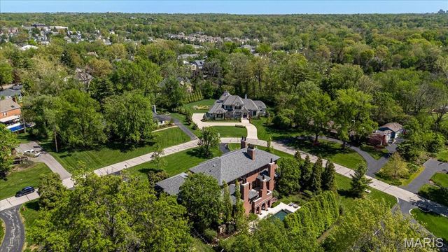 40 Lynnbrook Road, Frontenac, MO 63131