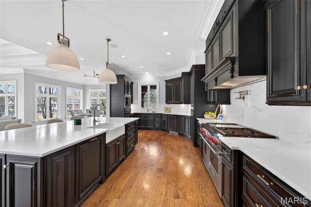 40 Lynnbrook Road, Frontenac, MO 63131