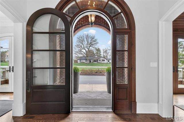 40 Lynnbrook Road, Frontenac, MO 63131