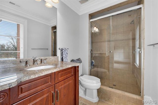 40 Lynnbrook Road, Frontenac, MO 63131