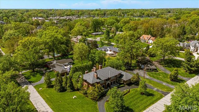 40 Lynnbrook Road, Frontenac, MO 63131