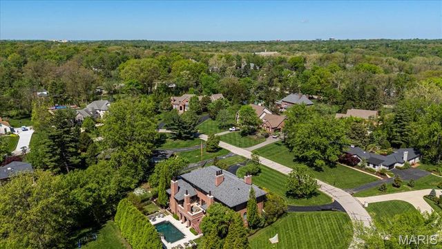 40 Lynnbrook Road, Frontenac, MO 63131