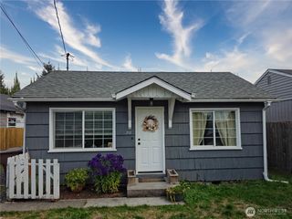 212 Douglas Street, Longview, WA 98632