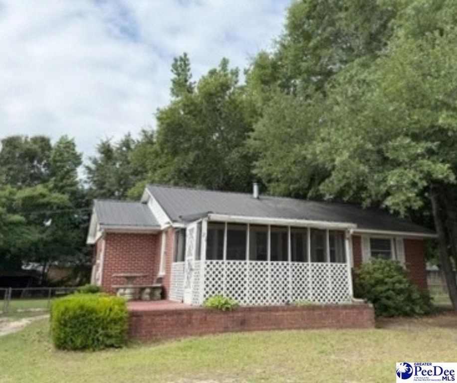 21 Manor Road, Cheraw, SC 29520
