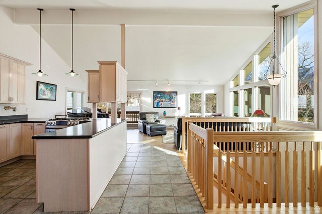 9106 S MALLARD CIR, Sandy, UT 84093