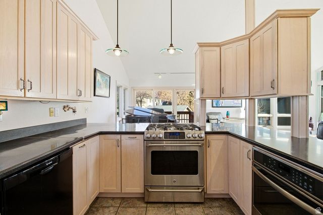 9106 S MALLARD CIR, Sandy, UT 84093