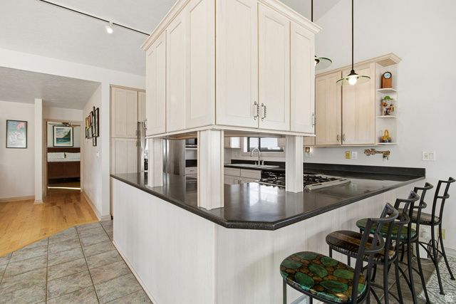 9106 S MALLARD CIR, Sandy, UT 84093