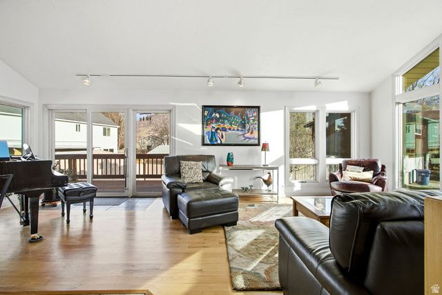 9106 S MALLARD CIR, Sandy, UT 84093