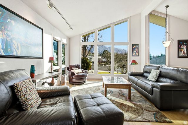 9106 S MALLARD CIR, Sandy, UT 84093