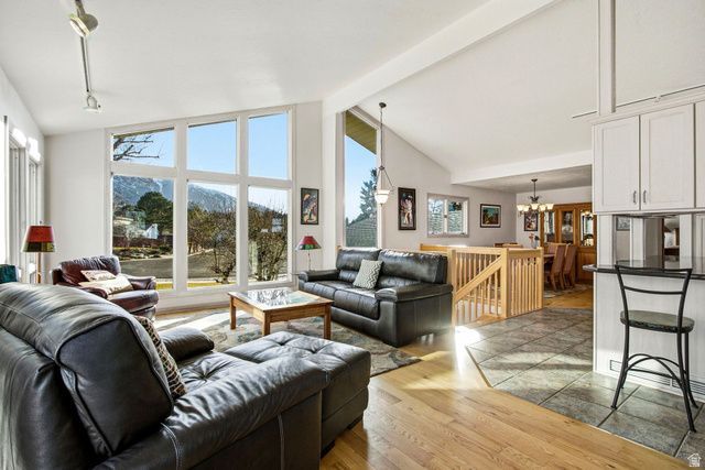 9106 S MALLARD CIR, Sandy, UT 84093