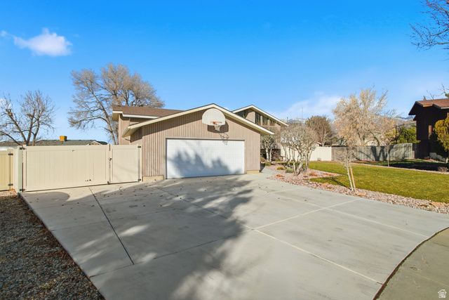 9106 S MALLARD CIR, Sandy, UT 84093