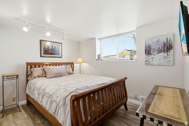 9106 S MALLARD CIR, Sandy, UT 84093