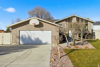 9106 S MALLARD CIR, Sandy, UT 84093