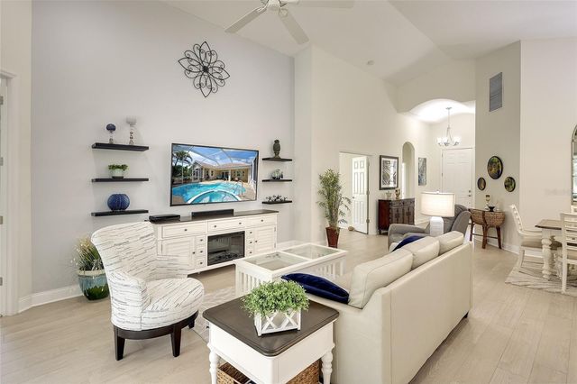 6711 TAILFEATHER WAY, Bradenton, FL 34203