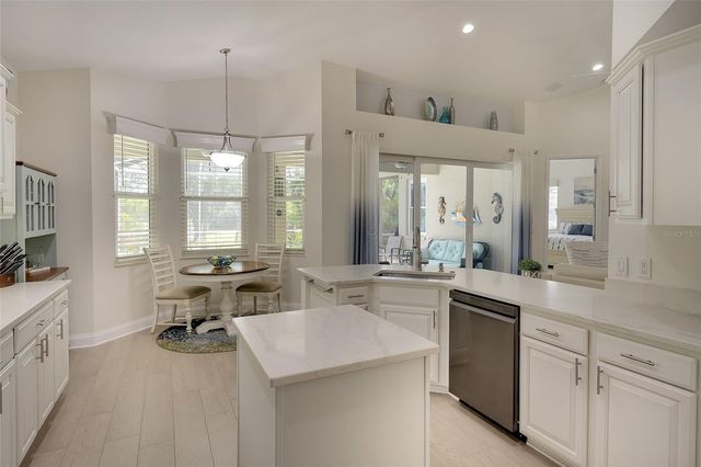 6711 TAILFEATHER WAY, Bradenton, FL 34203