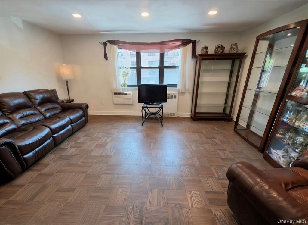 88-25 155th Avenue 1A, Howard Beach, NY 11414 — photo 5