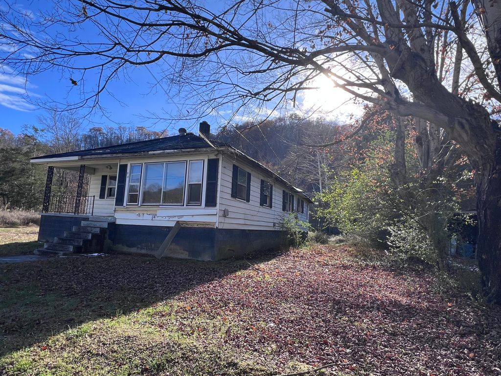 94 Paynes Lane, Pineville, KY 40977