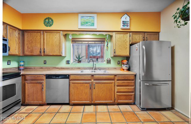 1383 W Camino Calderon, Green Valley, AZ 85622