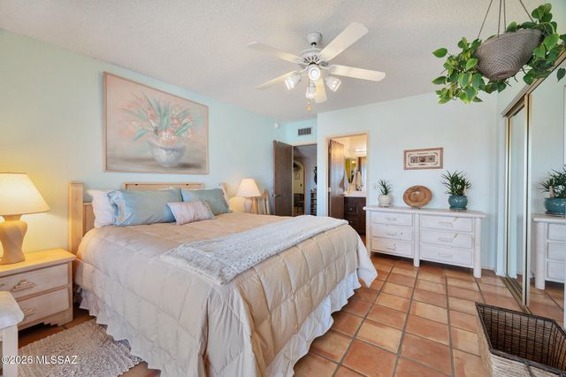 1383 W Camino Calderon, Green Valley, AZ 85622