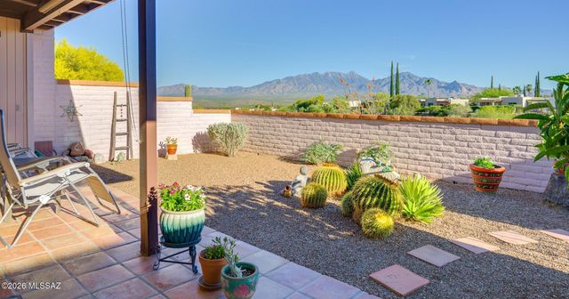 1383 W Camino Calderon, Green Valley, AZ 85622