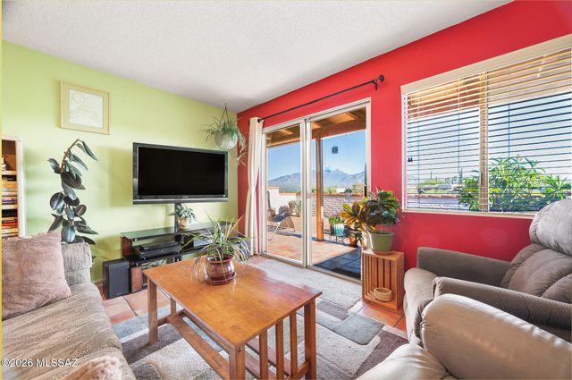 1383 W Camino Calderon, Green Valley, AZ 85622