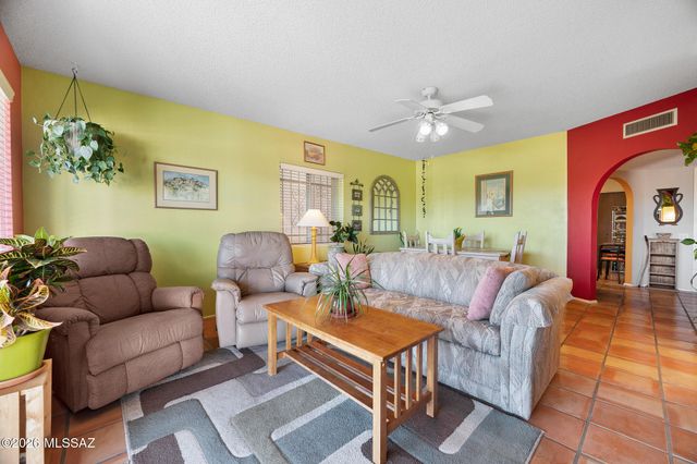 1383 W Camino Calderon, Green Valley, AZ 85622