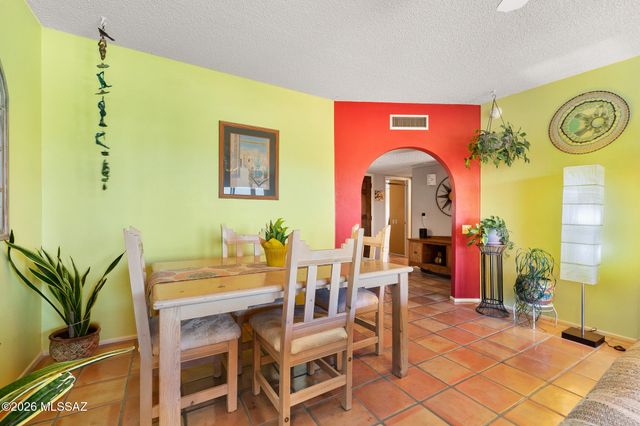 1383 W Camino Calderon, Green Valley, AZ 85622