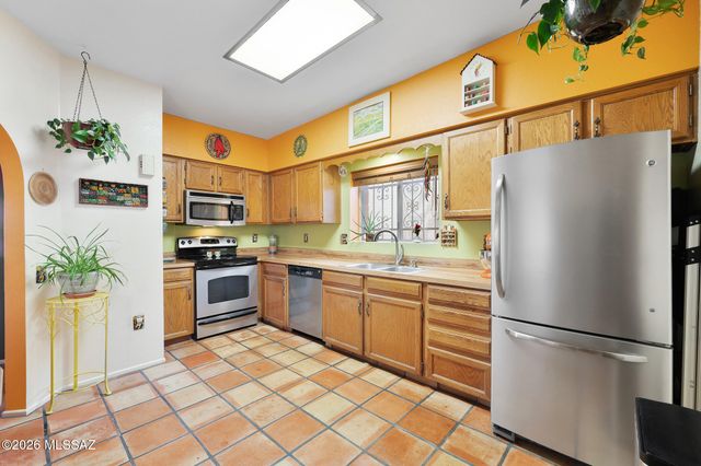 1383 W Camino Calderon, Green Valley, AZ 85622