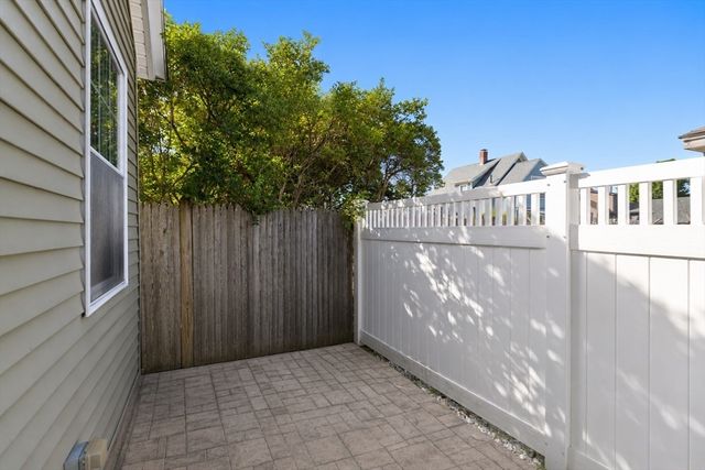 1 Granite Rd, Peabody, MA 01960