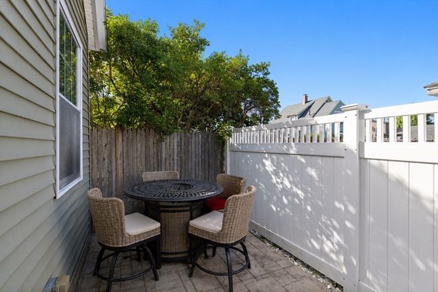 1 Granite Rd, Peabody, MA 01960