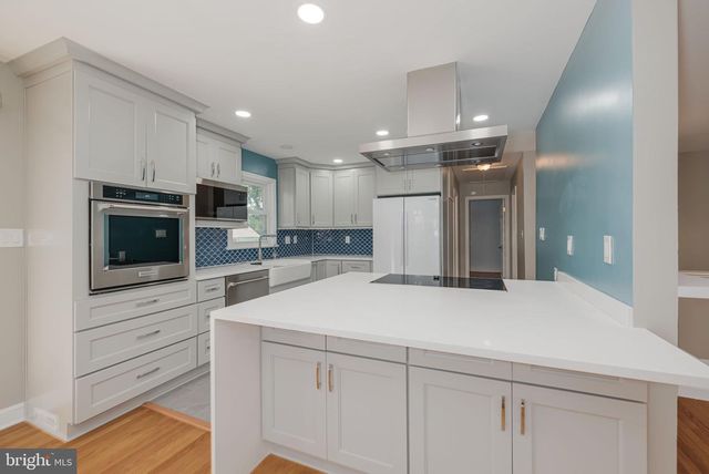 5002 TALBOIS PL, Alexandria, VA 22310