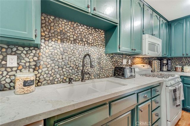 513 W Victoria Court, Lake Arrowhead, CA 92352