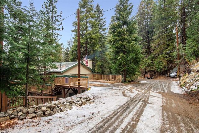 513 W Victoria Court, Lake Arrowhead, CA 92352