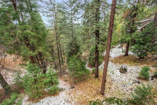 513 W Victoria Court, Lake Arrowhead, CA 92352