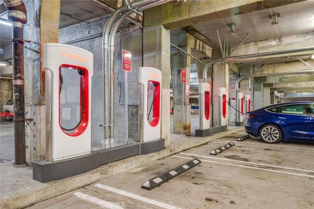 513 W Victoria Court, Lake Arrowhead, CA 92352