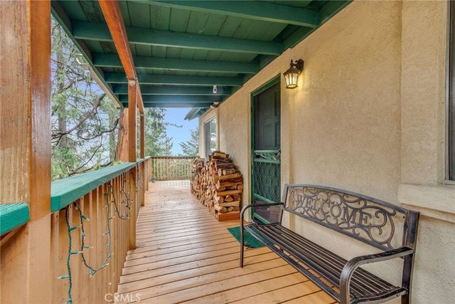 513 W Victoria Court, Lake Arrowhead, CA 92352
