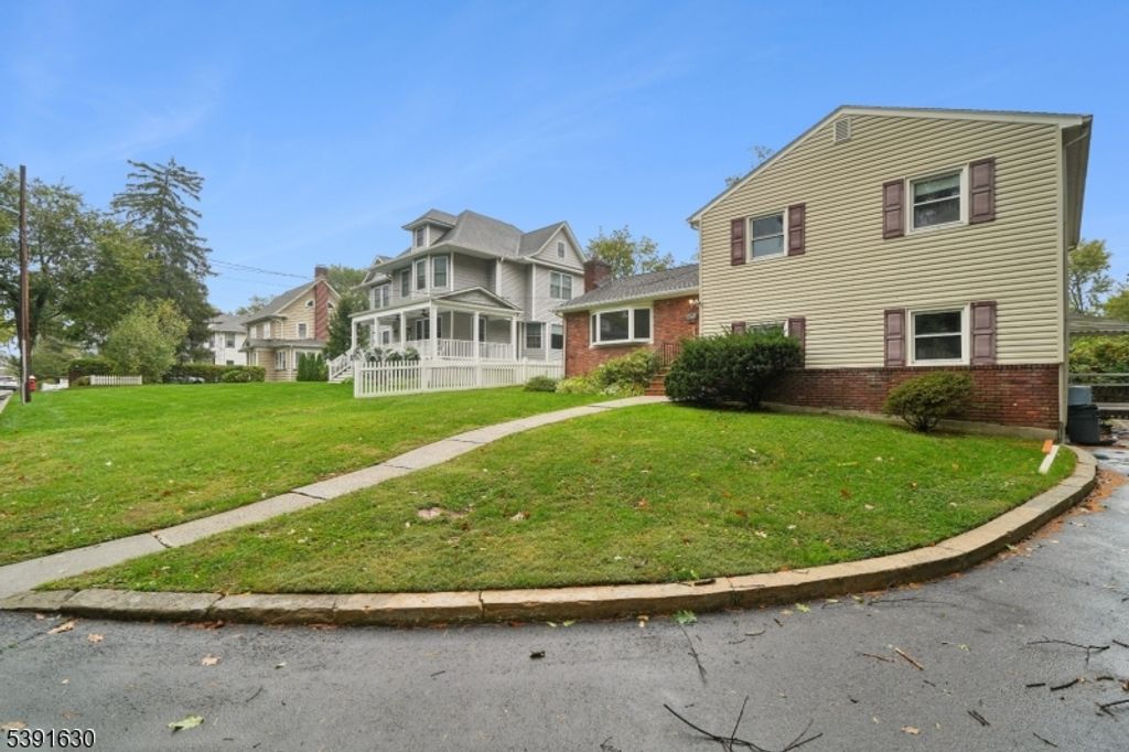 2 Pine St, Cranford Twp., NJ 07016