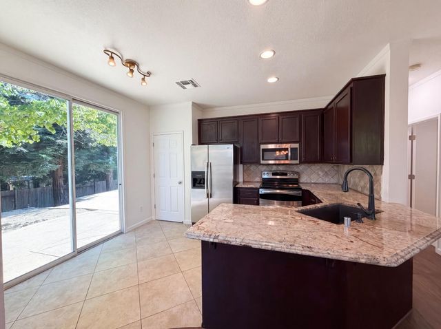 2805 Aquamarine Cir, Rescue, CA 95672